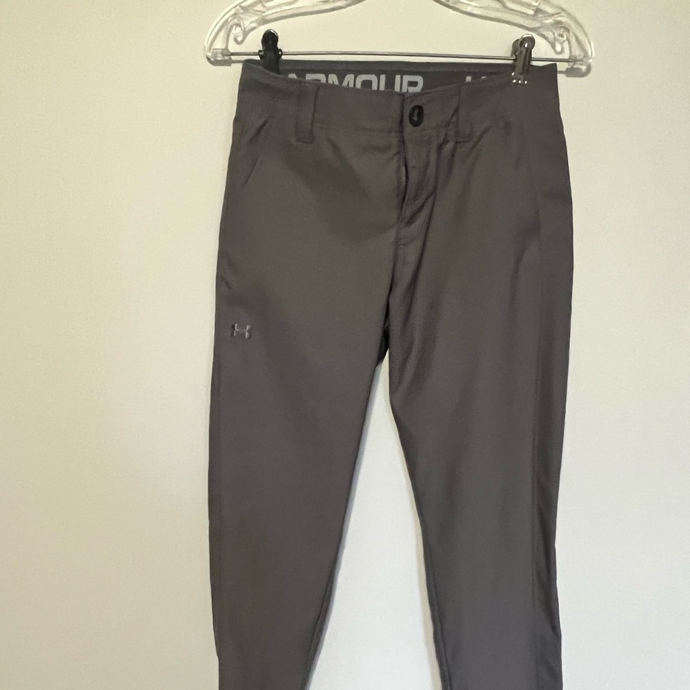 Like New Under Armor Size 6 Gray. Heat Gear Non Smoking Home